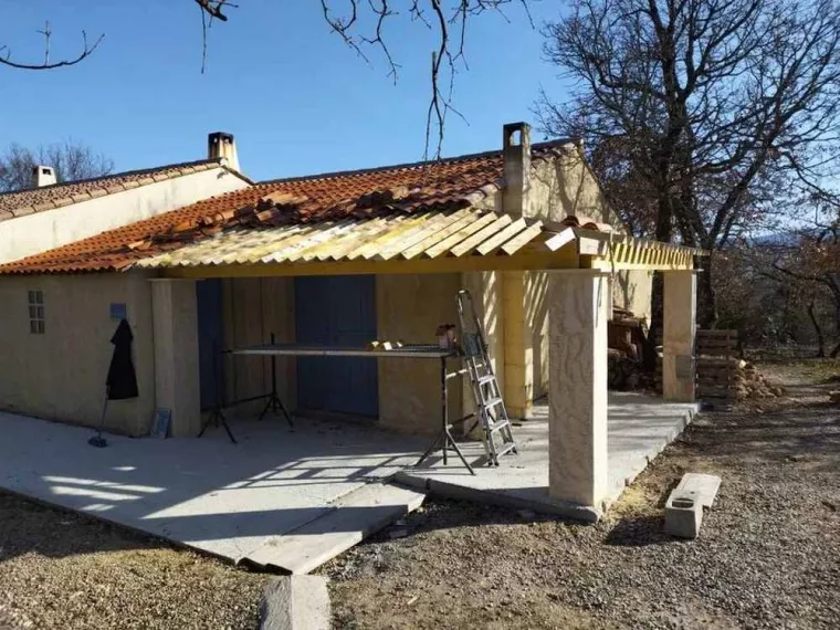 À qui s'adresser pour une pose de toiture en tuiles ?, Viens, Martinez Construction